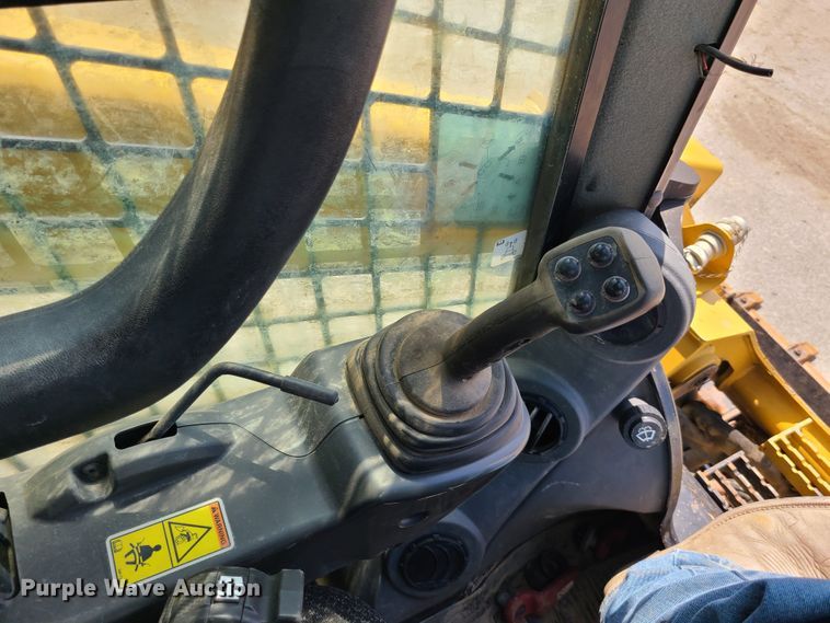 image for item L1325 2018 Caterpillar 299D2  tracked skid steer loader