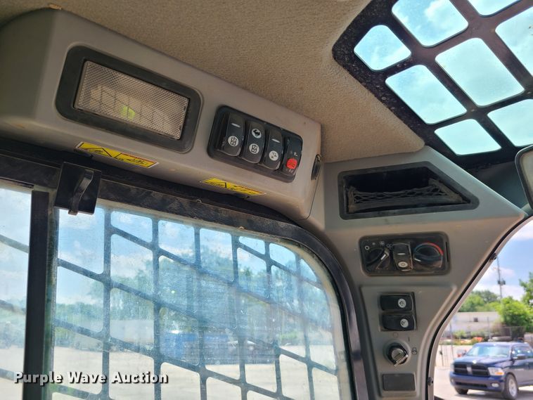 image for item L1325 2018 Caterpillar 299D2  tracked skid steer loader