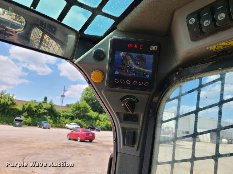 image for item L1325 2018 Caterpillar 299D2  tracked skid steer loader