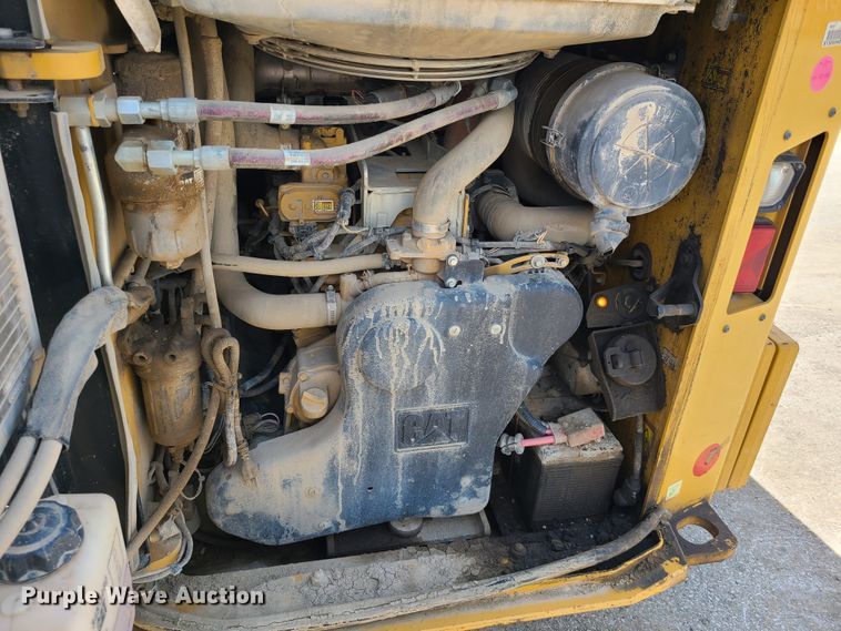 image for item L1325 2018 Caterpillar 299D2  tracked skid steer loader