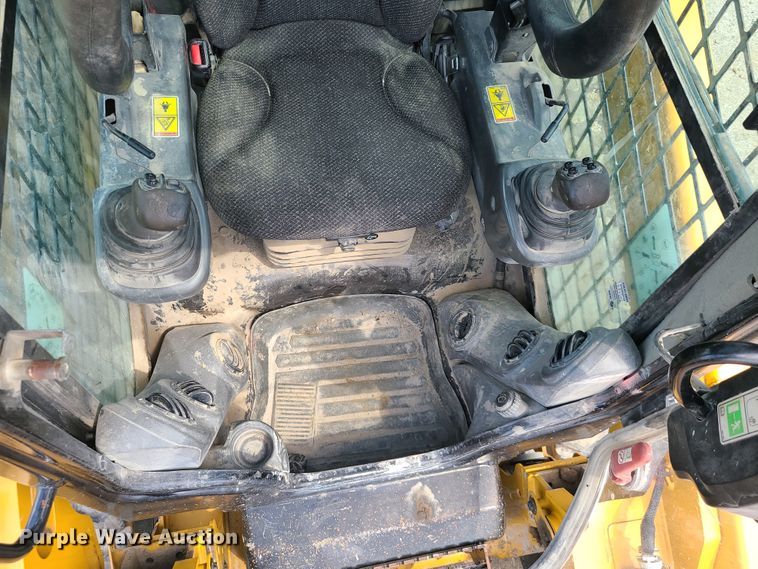 image for item L1327 2015 Caterpillar 299D  tracked skid steer loader