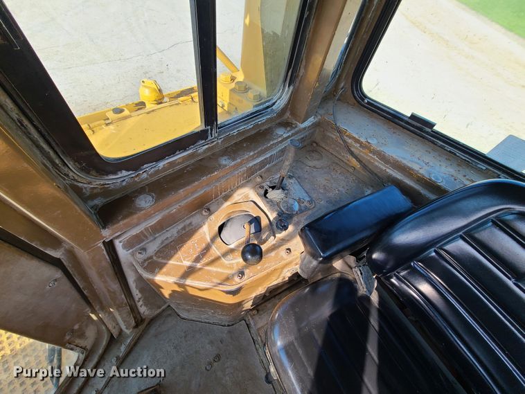 image for item L1331 1990 Caterpillar D8N  dozer