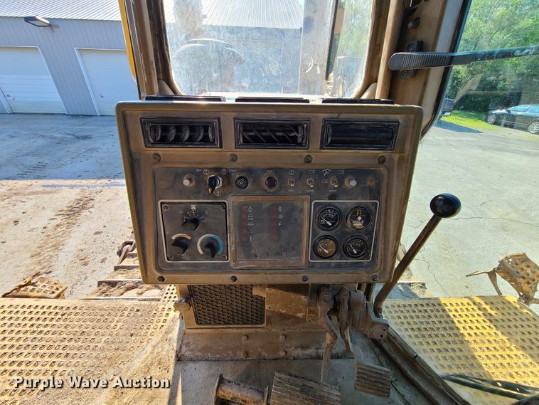 image for item L1331 1990 Caterpillar D8N  dozer