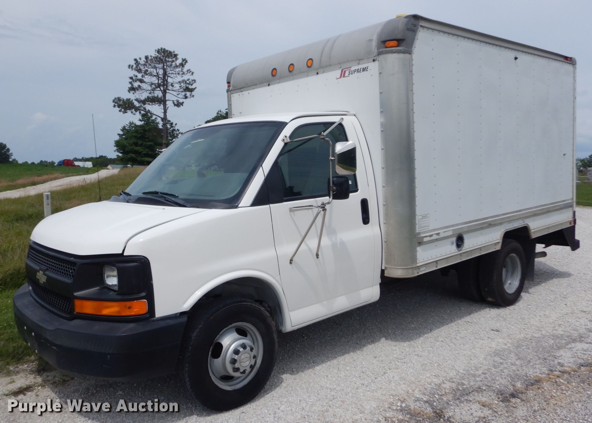 2006 Chevrolet Express G3500 box truck in Moscow Mills, MO Item