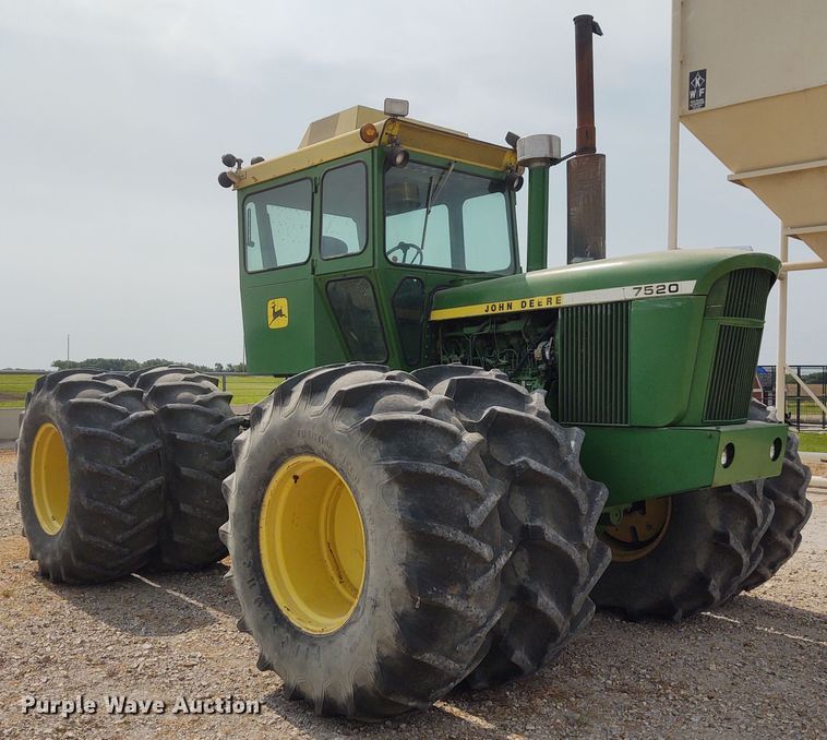 image for item BY9355 1973 John Deere 7520  4WD tractor