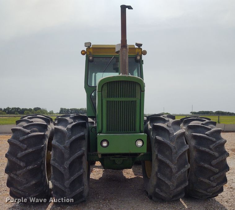 image for item BY9355 1973 John Deere 7520  4WD tractor