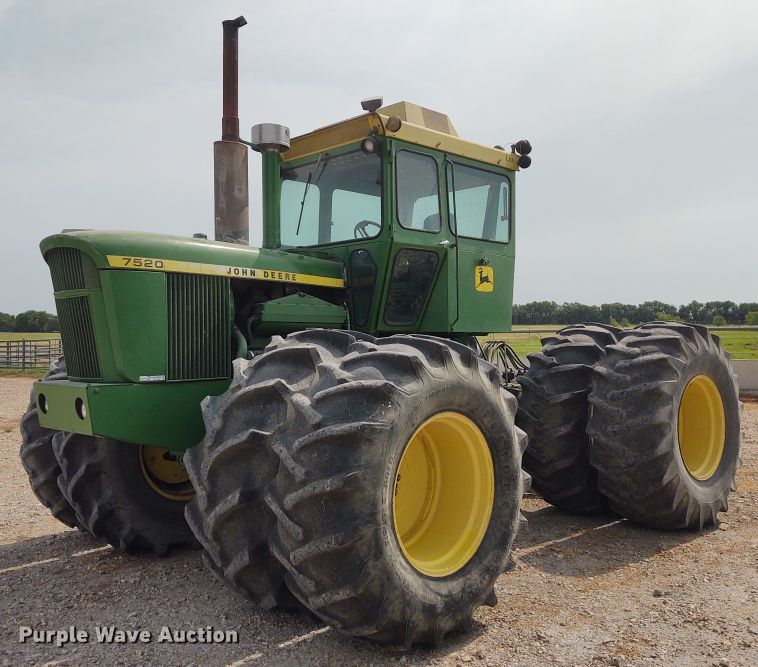 image for item BY9355 1973 John Deere 7520  4WD tractor