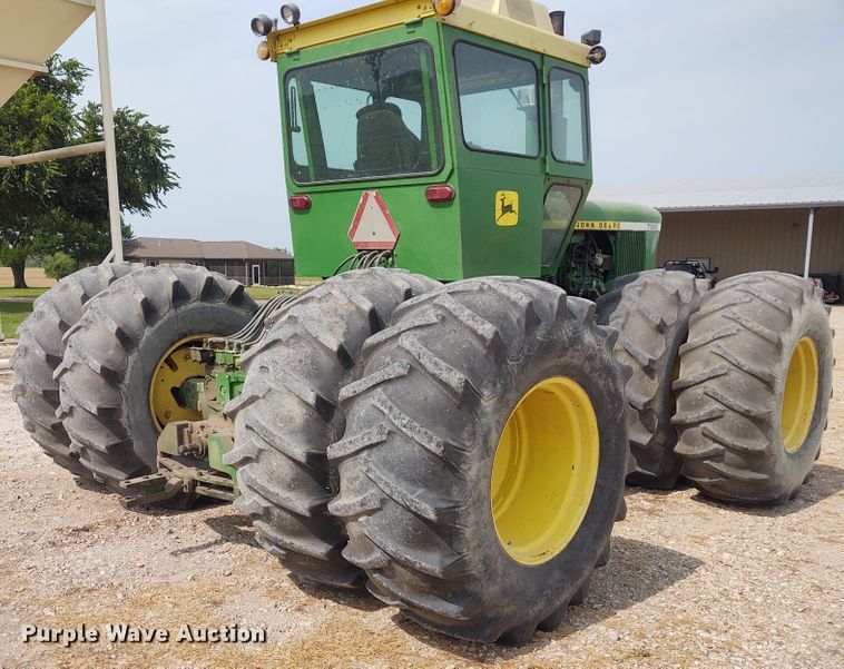 image for item BY9355 1973 John Deere 7520  4WD tractor