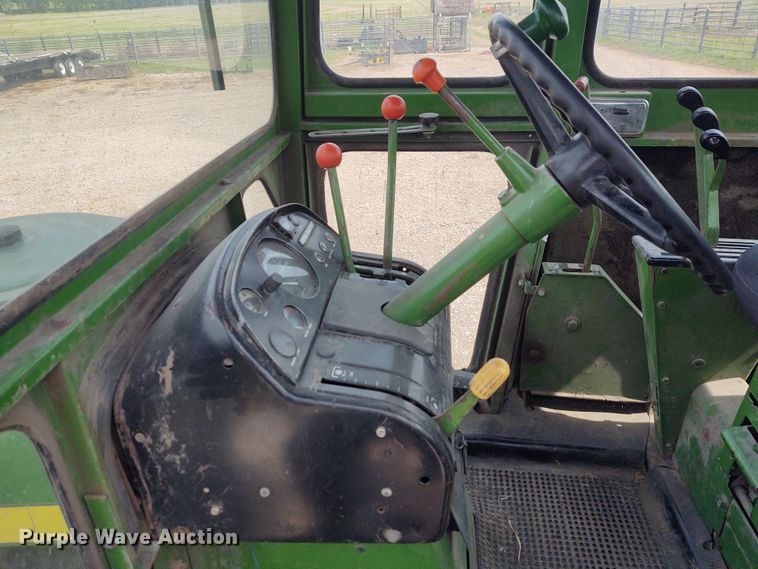 image for item BY9355 1973 John Deere 7520  4WD tractor