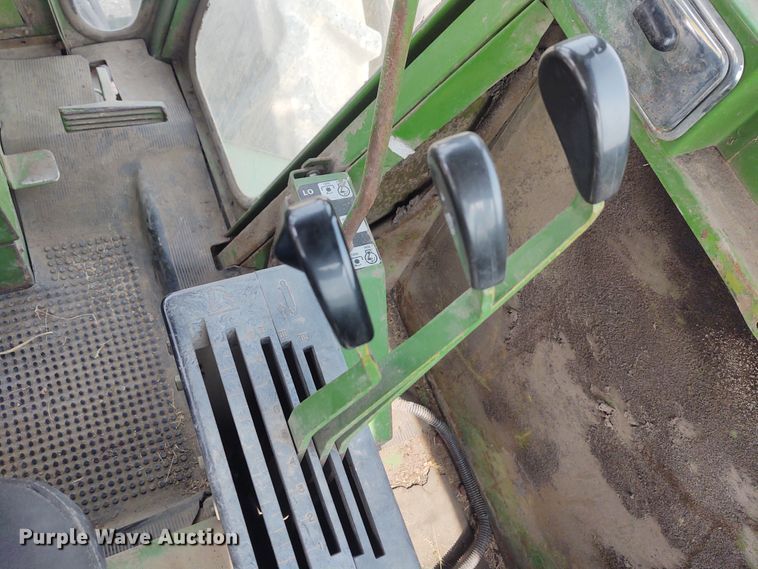 image for item BY9355 1973 John Deere 7520  4WD tractor