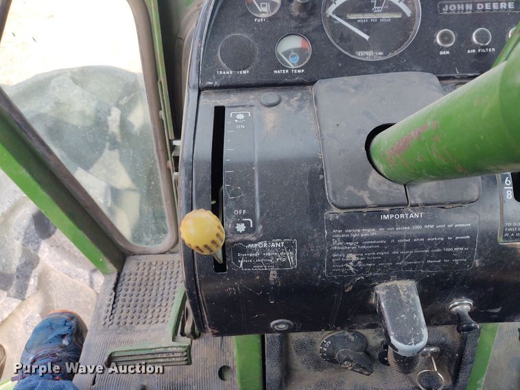 image for item BY9355 1973 John Deere 7520  4WD tractor