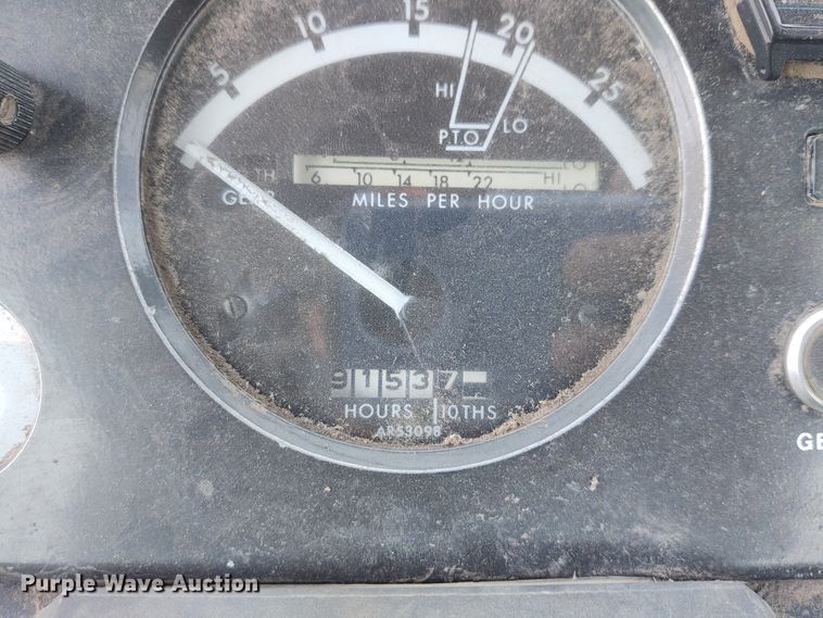 image for item BY9355 1973 John Deere 7520  4WD tractor