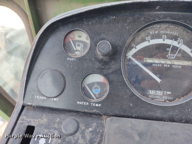 image for item BY9355 1973 John Deere 7520  4WD tractor