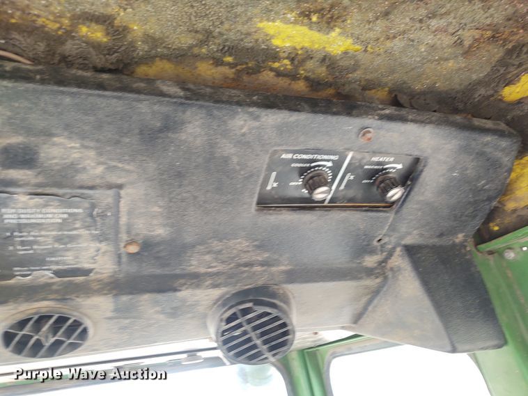 image for item BY9355 1973 John Deere 7520  4WD tractor