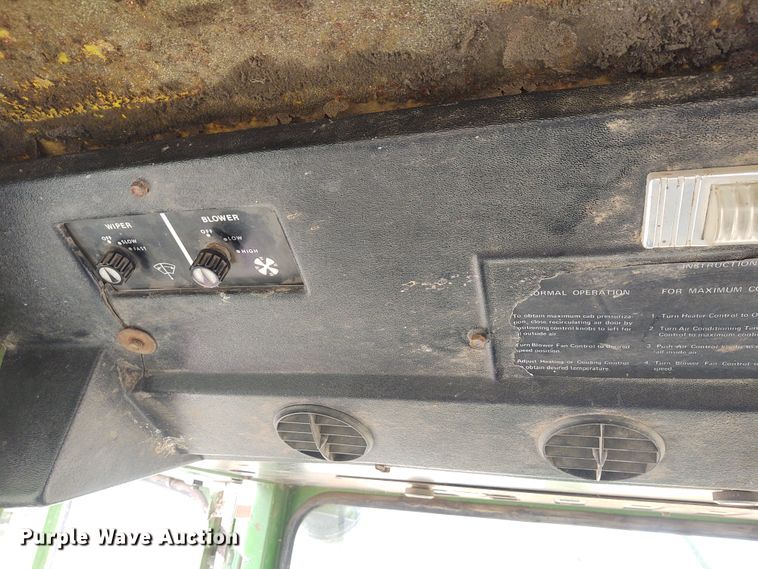 image for item BY9355 1973 John Deere 7520  4WD tractor