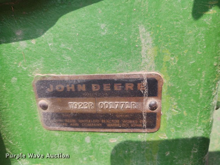 image for item BY9355 1973 John Deere 7520  4WD tractor
