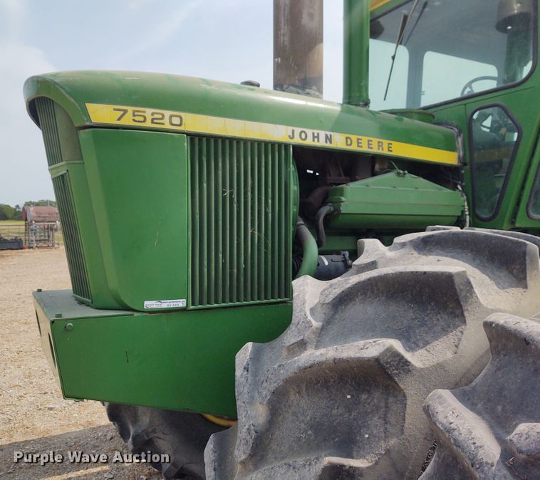 image for item BY9355 1973 John Deere 7520  4WD tractor