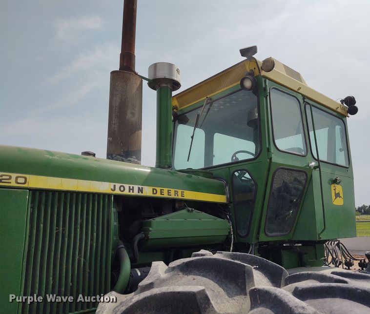 image for item BY9355 1973 John Deere 7520  4WD tractor