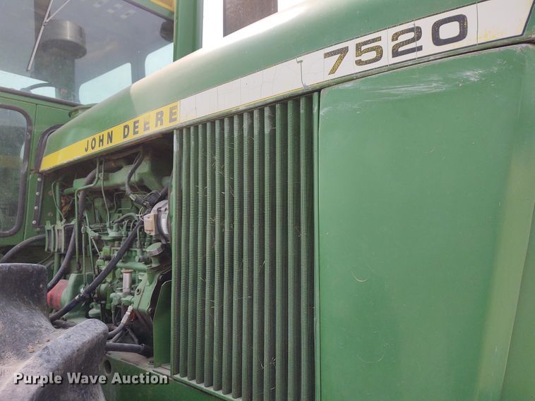 image for item BY9355 1973 John Deere 7520  4WD tractor