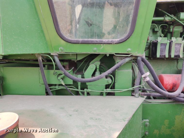 image for item BY9355 1973 John Deere 7520  4WD tractor