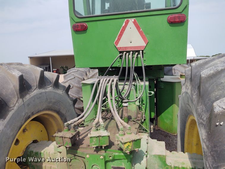 image for item BY9355 1973 John Deere 7520  4WD tractor