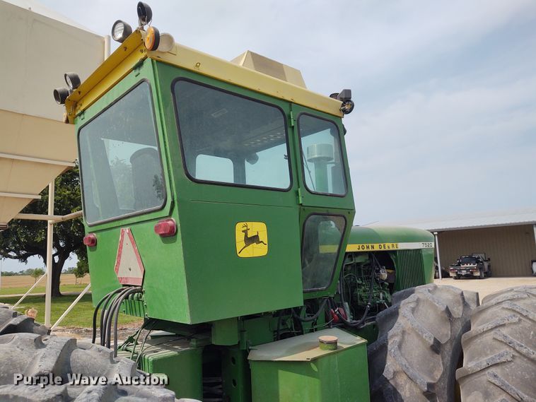 image for item BY9355 1973 John Deere 7520  4WD tractor