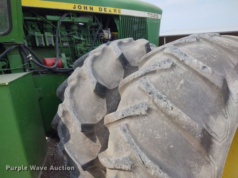 image for item BY9355 1973 John Deere 7520  4WD tractor