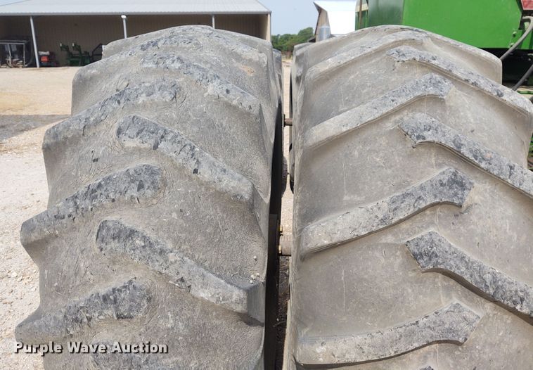 image for item BY9355 1973 John Deere 7520  4WD tractor