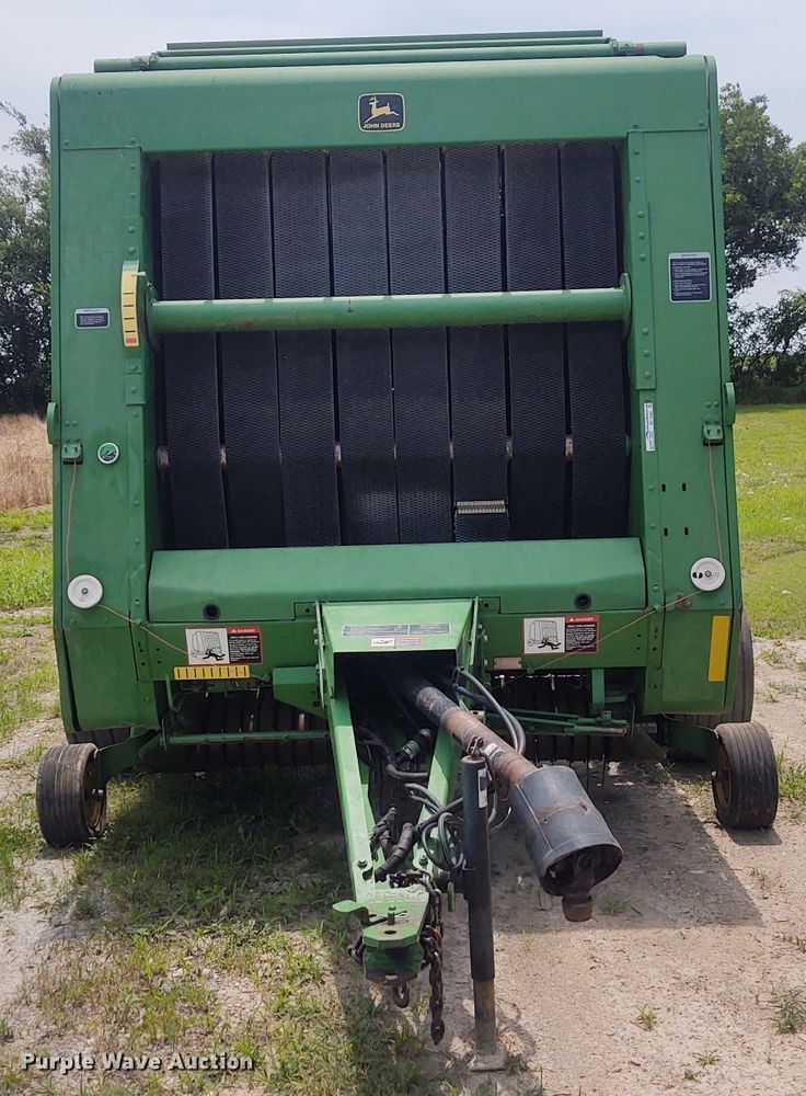 image for item BY9360 1997 John Deere 566  round baler