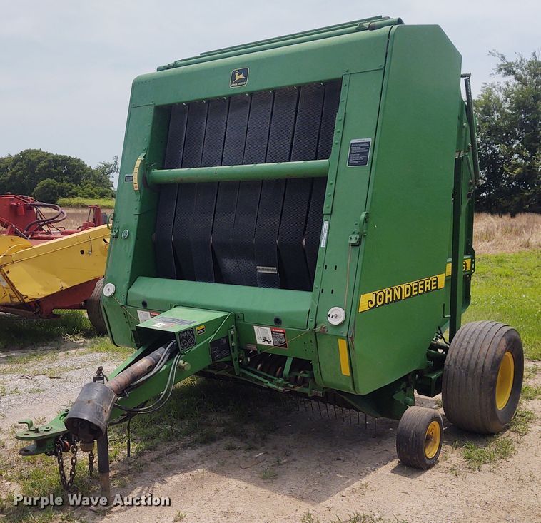 image for item BY9360 1997 John Deere 566  round baler