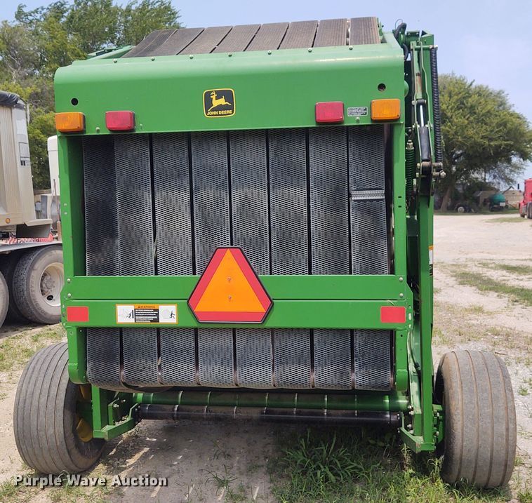 image for item BY9360 1997 John Deere 566  round baler