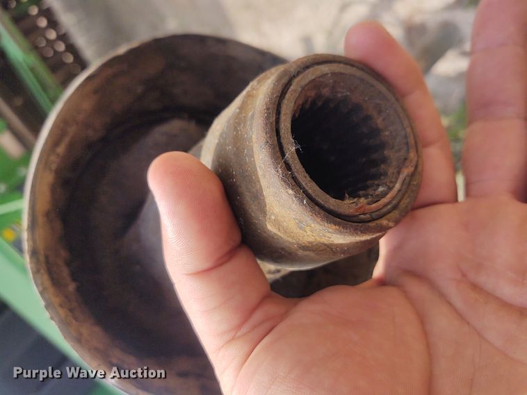 image for item BY9360 1997 John Deere 566  round baler