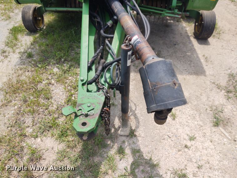 image for item BY9360 1997 John Deere 566  round baler