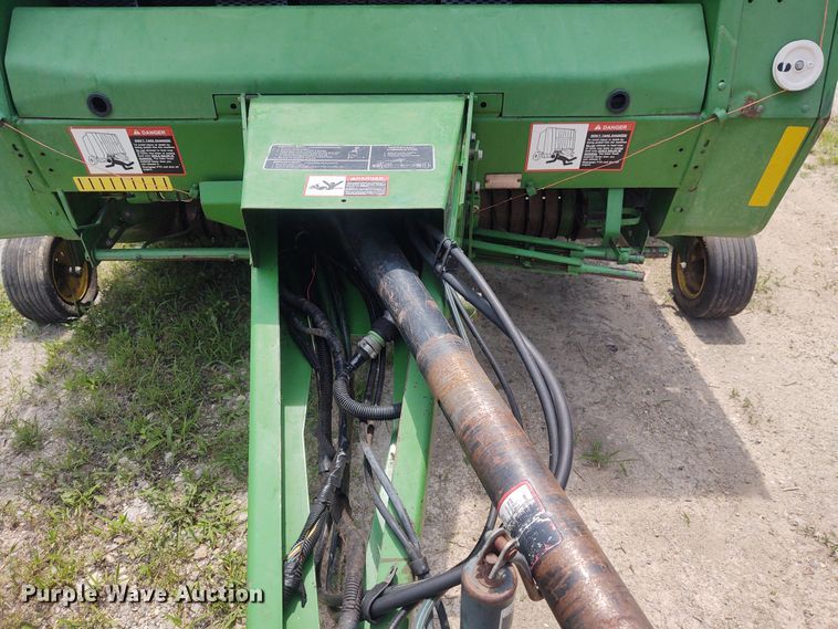 image for item BY9360 1997 John Deere 566  round baler