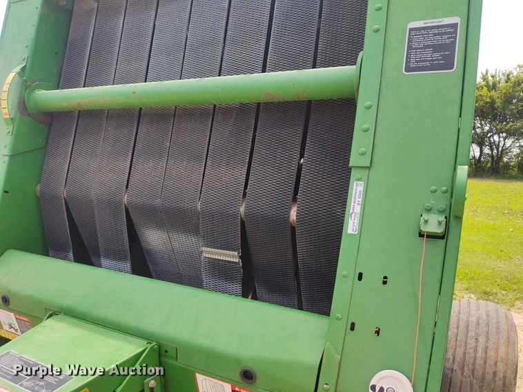 image for item BY9360 1997 John Deere 566  round baler