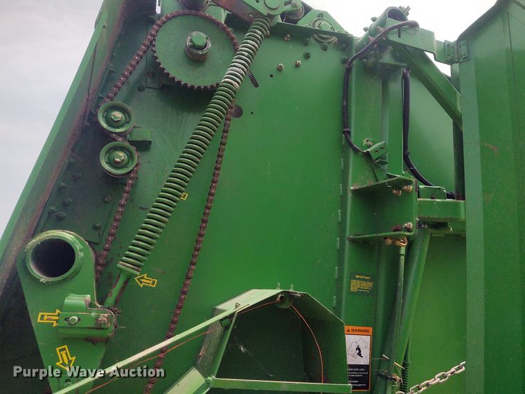image for item BY9360 1997 John Deere 566  round baler