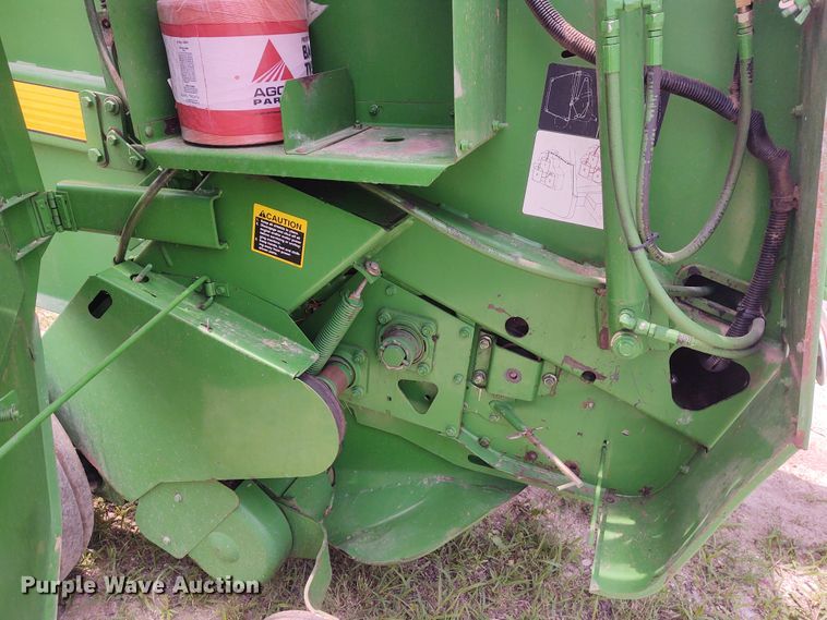 image for item BY9360 1997 John Deere 566  round baler