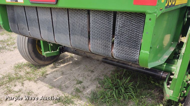 image for item BY9360 1997 John Deere 566  round baler