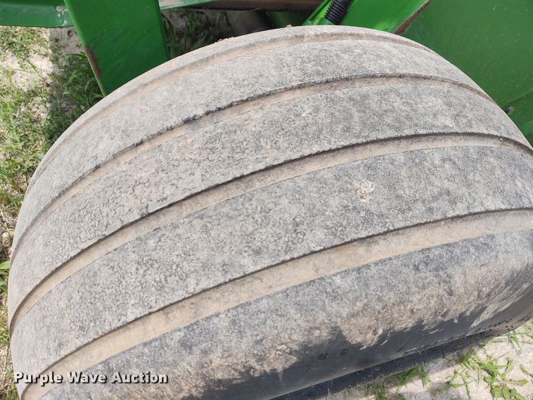 image for item BY9360 1997 John Deere 566  round baler