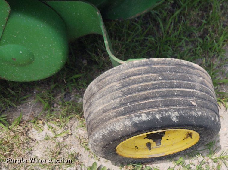 image for item BY9360 1997 John Deere 566  round baler