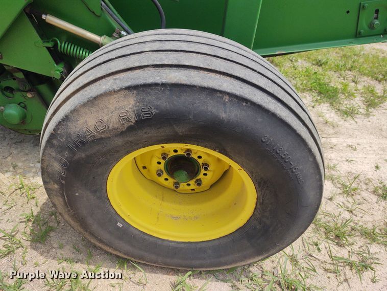 image for item BY9360 1997 John Deere 566  round baler