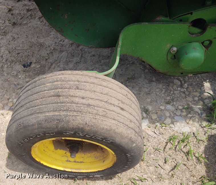 image for item BY9360 1997 John Deere 566  round baler