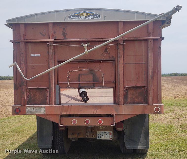 image for item BY9366 1984 Ford LT8000  grain truck