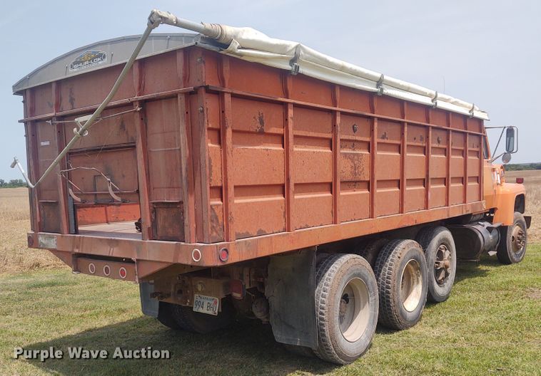 image for item BY9366 1984 Ford LT8000  grain truck