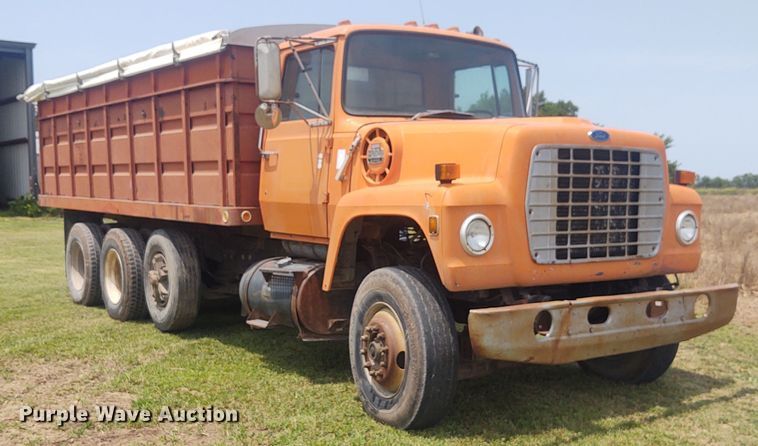 image for item BY9366 1984 Ford LT8000  grain truck