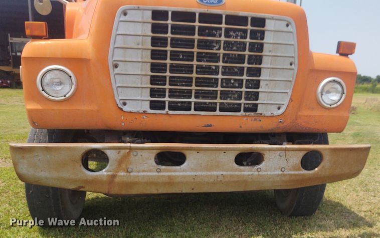 image for item BY9366 1984 Ford LT8000  grain truck