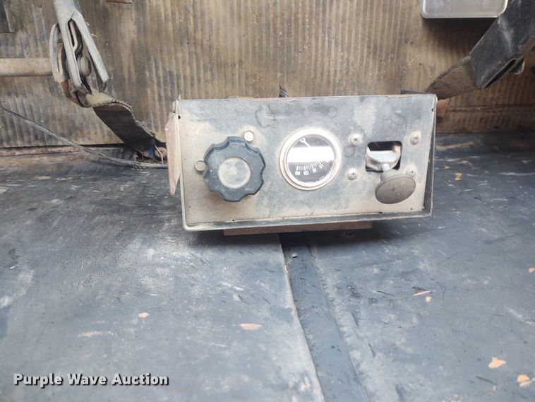 image for item BY9366 1984 Ford LT8000  grain truck