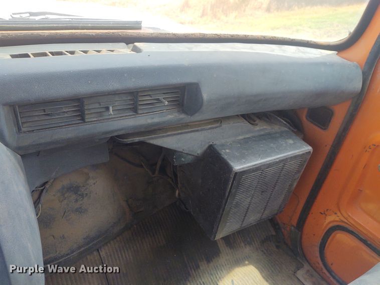 image for item BY9366 1984 Ford LT8000  grain truck