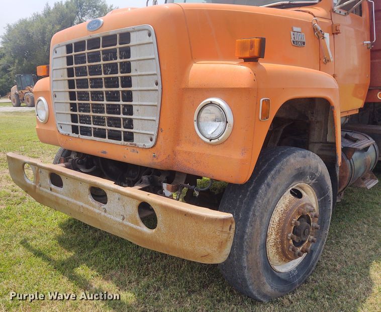image for item BY9366 1984 Ford LT8000  grain truck