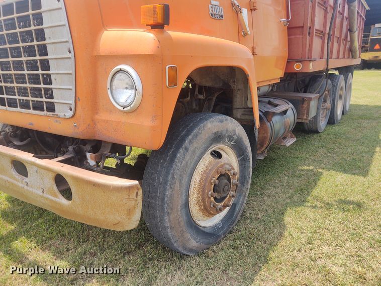 image for item BY9366 1984 Ford LT8000  grain truck
